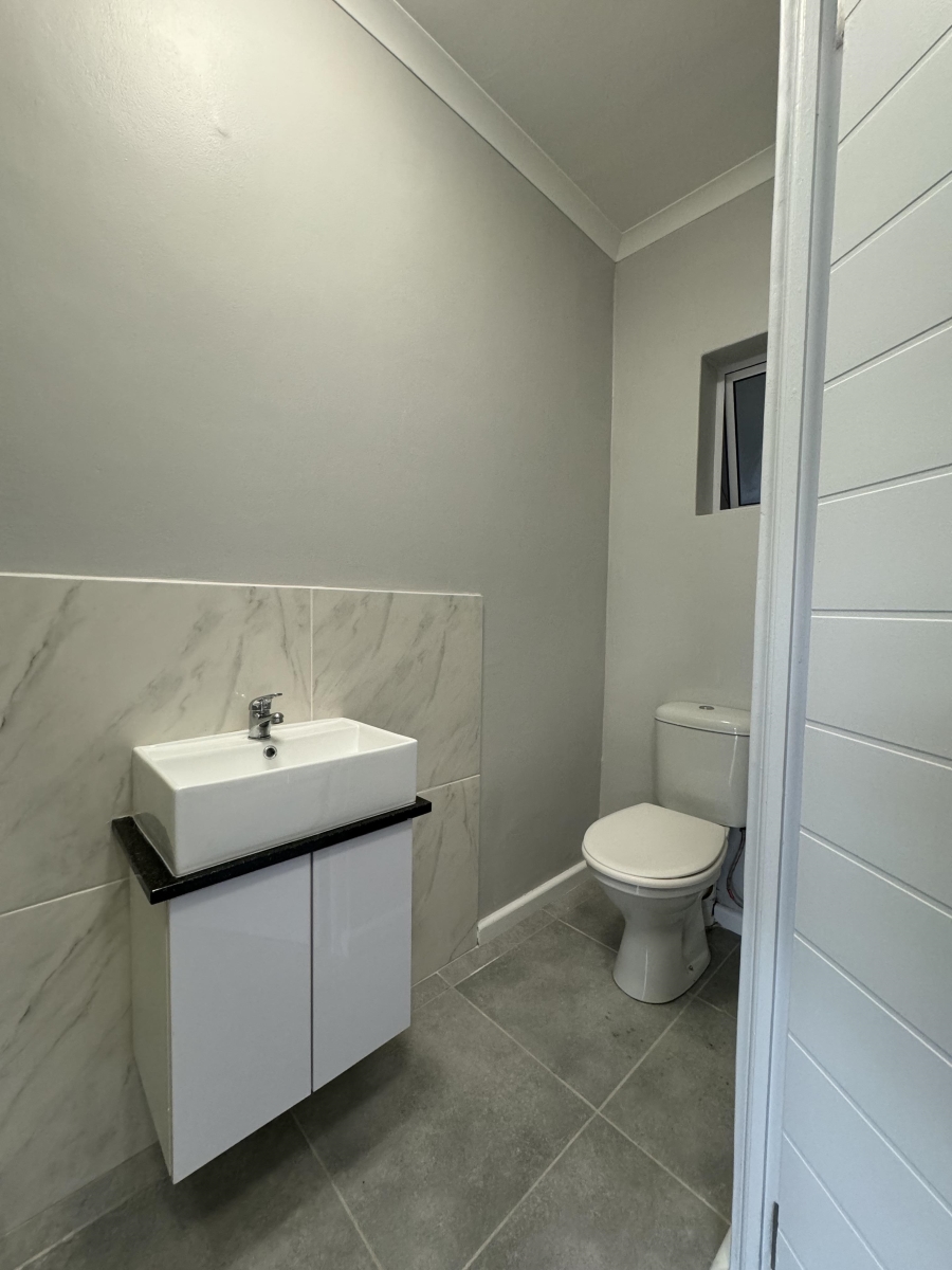 1 Bedroom Property for Sale in Table View Western Cape